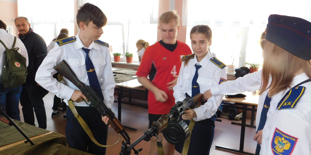 Во Гжели прошли соревнования по стрельбе из пневматического оружия среди учащихся старших классов
