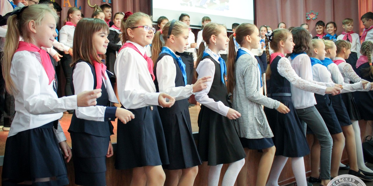 Торжественное Посвящение в пятиклассники выпускников начальной школы в Гжельской СОШ
