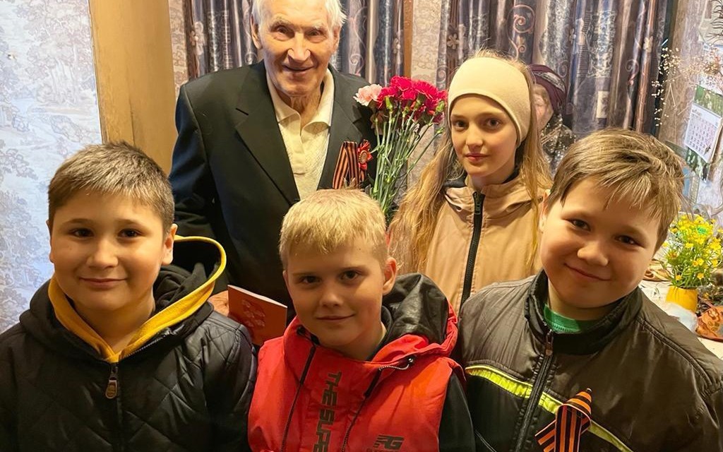 Учащиеся Прогимназии вместе с педагогами поздравили Ветеранов Великой Отечественной войны